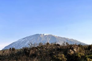 Kilimanjaro, una notte di luna piena sul tetto dell’Africa